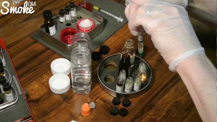 Cách làm tinh dầu Vape đơn giản tại nhà từ The Smoke Club