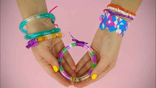 Những chiếc vòng tay thời trang tái chế bằng ống hút vô cùng độc đáo