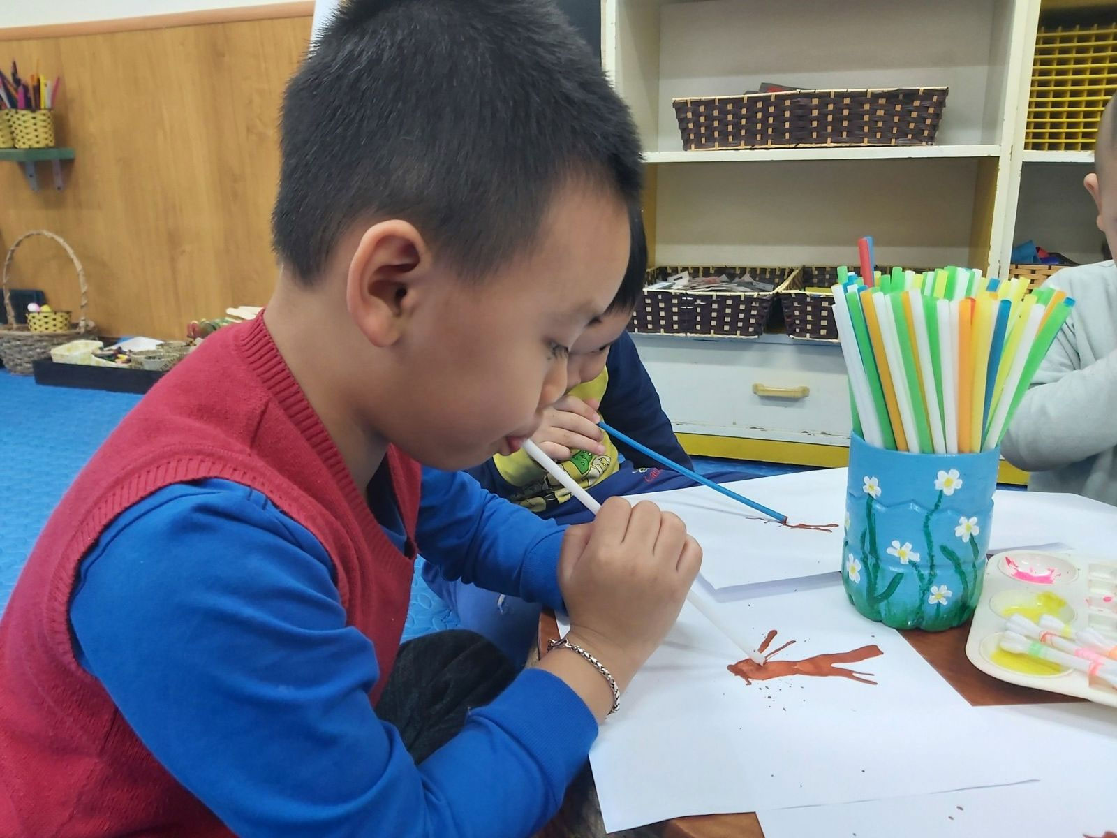 Làm thế nào để tạo hình sáng tạo bằng ống hút cho trẻ mẫu giáo?