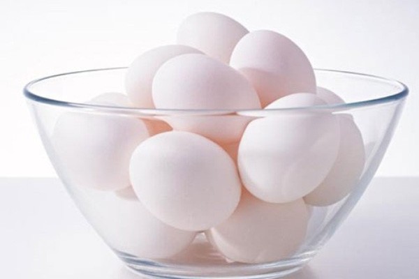 Trứng rửa sạch và lau khô - cách làm trứng muối
