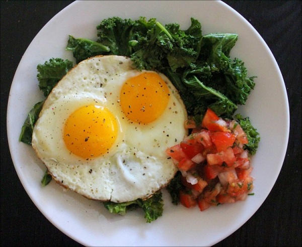 Cách làm trứng ốp la ăn với bánh mì ngon miệng cho bữa sáng - 3