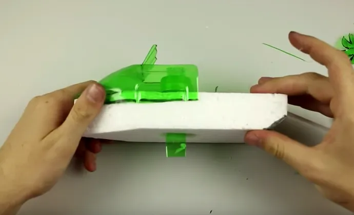 Cách làm thuyền xốp đồ chơi chạy bằng mô-tơ - Hình 14