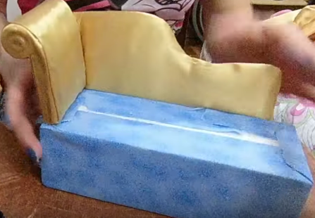 Cách làm bộ bàn ghế sofa cho búp bê - Hình 10