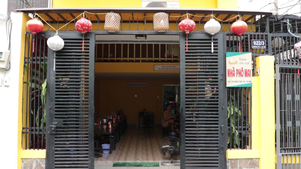 Khám phá ngôi nhà toàn các món ăn phô mai tại Sài Gòn - Hình 4