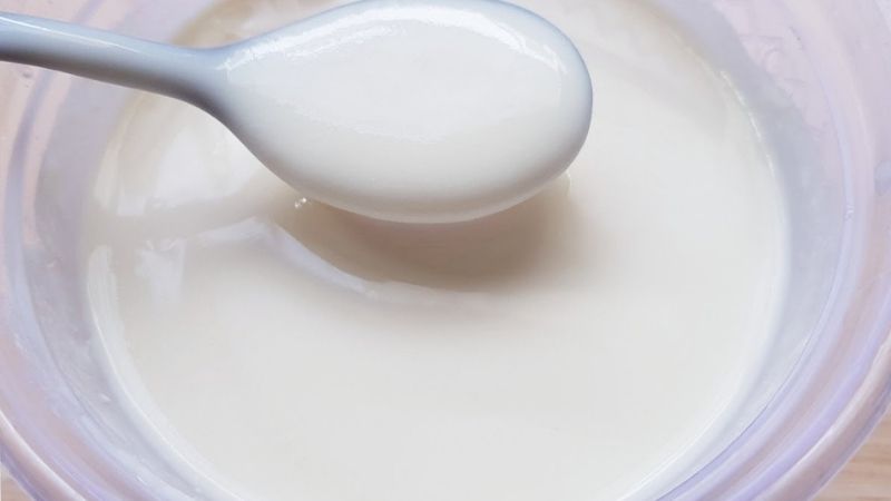 Sữa chua được làm từ sữa mẹ vô cùng sánh mịn