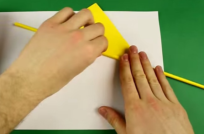 Cách làm nỏ đồ chơi bằng giấy - Hình 2