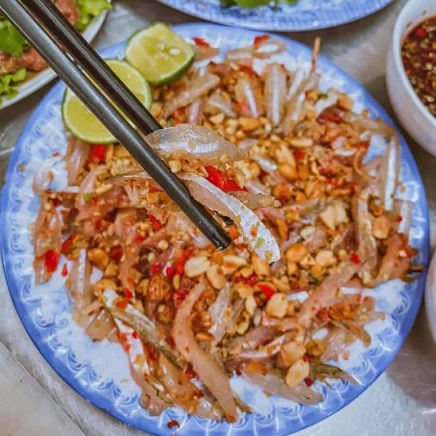 Gỏi cá mai Quy Nhơn (nguồn: Gà Bông Foodie)