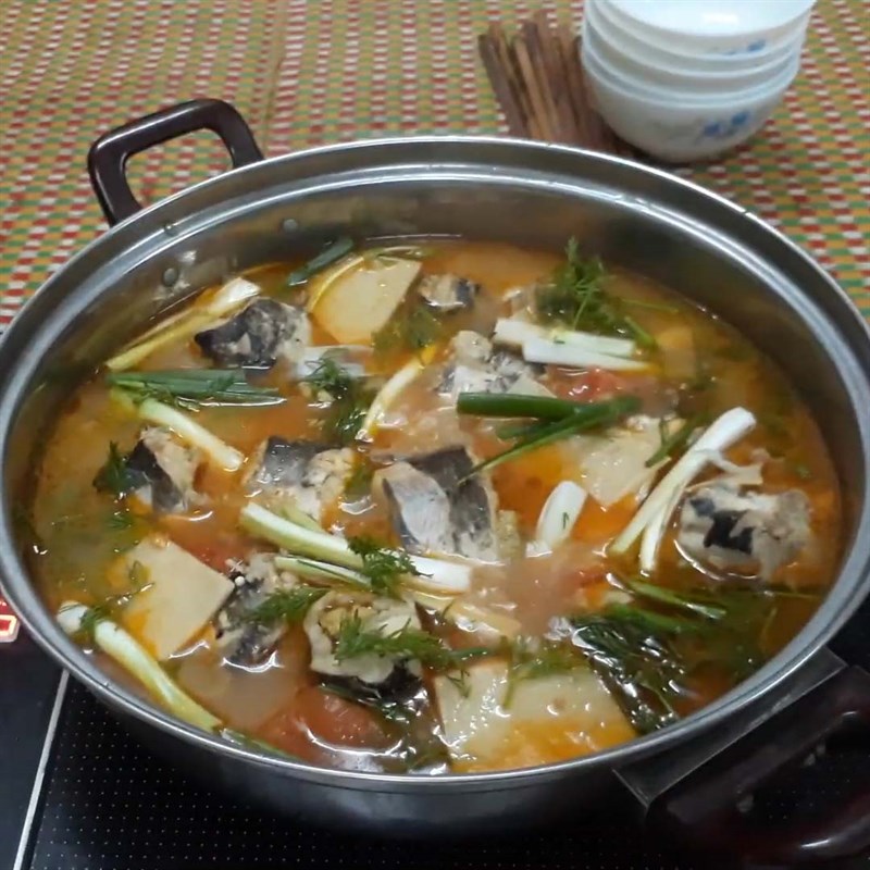 Cách làm cá nheo nấu canh chua măng thanh mát thơm ngon dễ làm - Hình 11